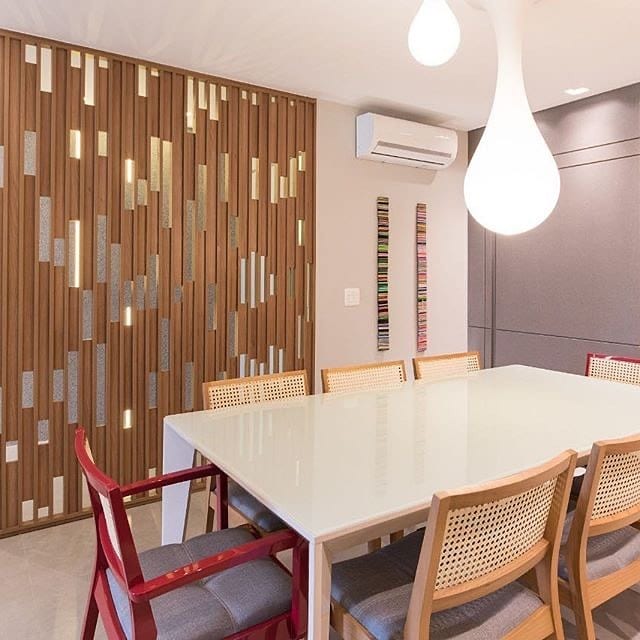 Divisória de madeira para sala de jantar moderna