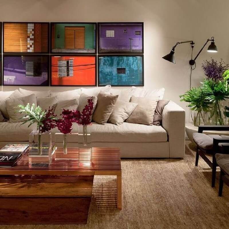Iluminação para sala de estar decorada com quadros coloridos Foto Casa Casada