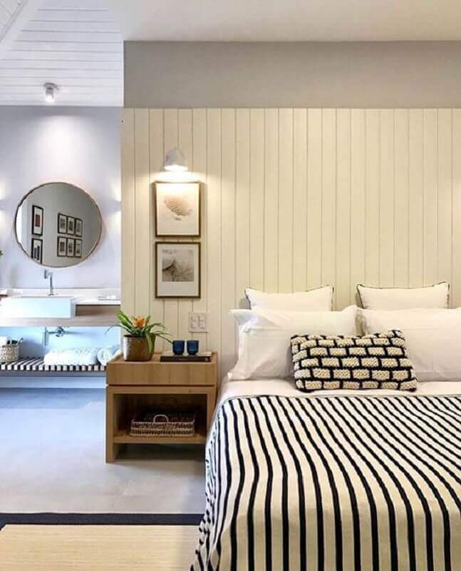 Lambri de madeira branco para decoração de quarto de casal planejado Foto Decor Fácil