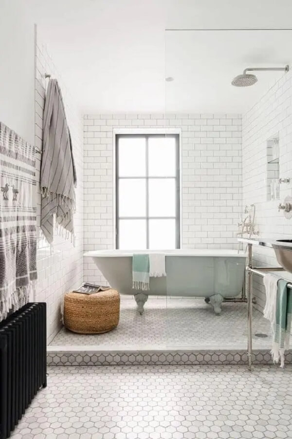 Modelo de banheira simples para banheiro clean. Fonte: Casa Vogue