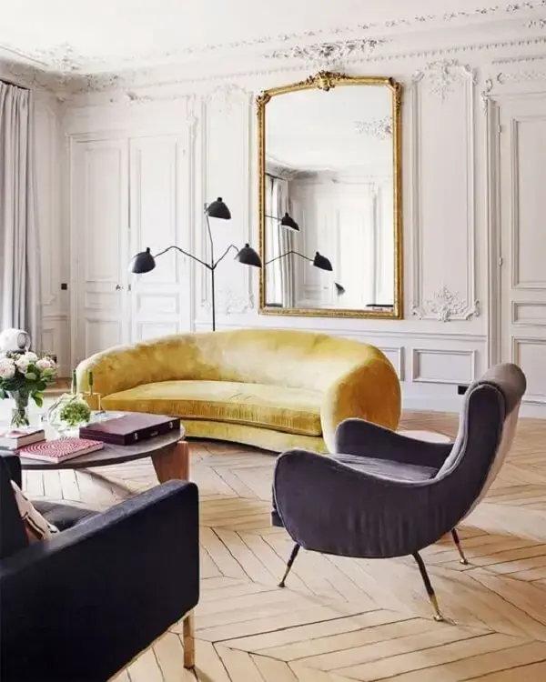 Modelo de sofá curvo amarelo. Fonte: PUFIK Interiors & Inspirations