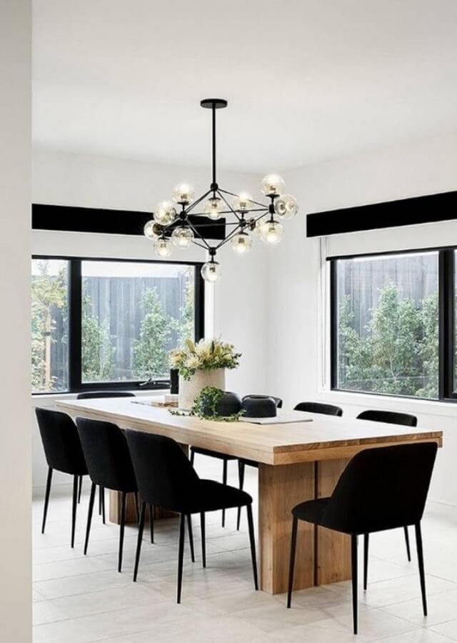 Modelos de cadeiras para sala de jantar preta e branca decorada com lustre moderno Foto PUFIK Interior e Inspirations