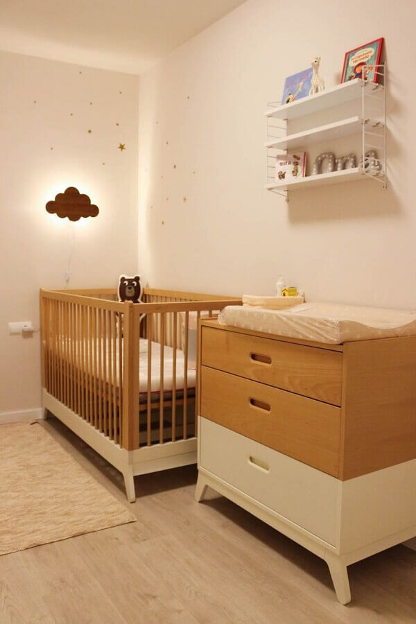 Móveis de madeira para decoração de quarto de bebê unissex em tons de bege Foto Moveis Henn