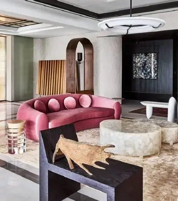 O sofá curvo vem conquistando cada vez mais espaço na decoração. Fonte: Home Decor Ideas