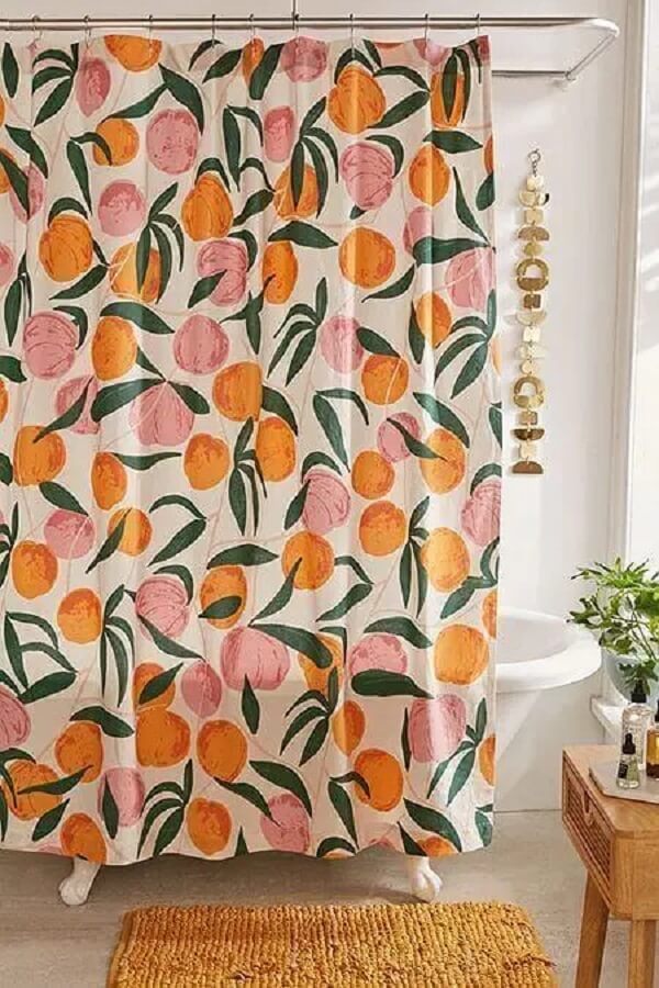 Aposte no frescor das frutas na hora de escolher o modelo de cortina para box de banheiro. Fonte: Urban Outfitters