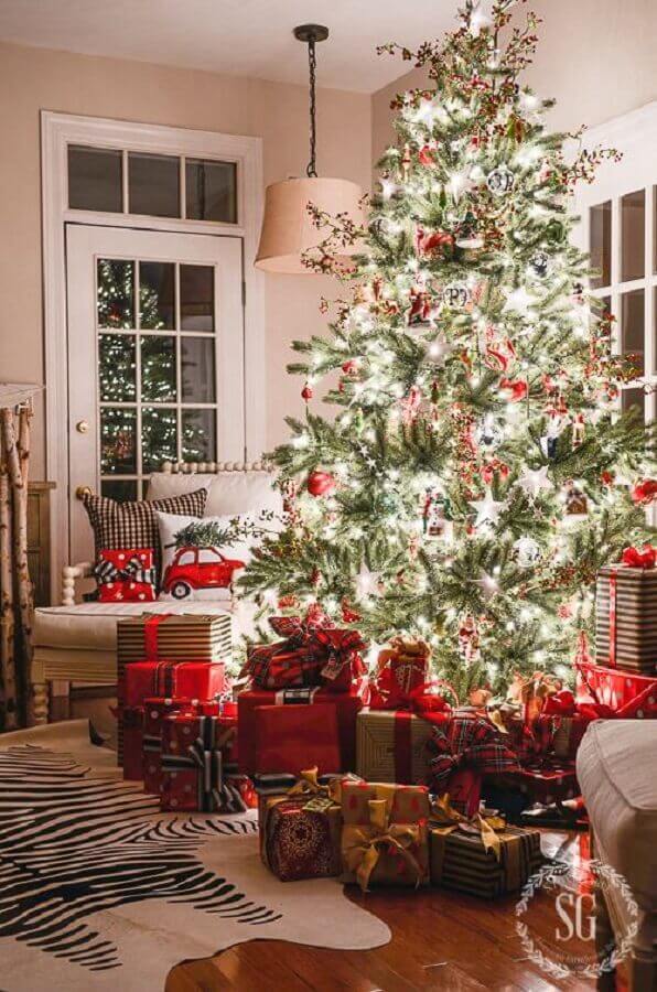  Árvore de Natal grande decorada para festa de Natal Foto StoneGable