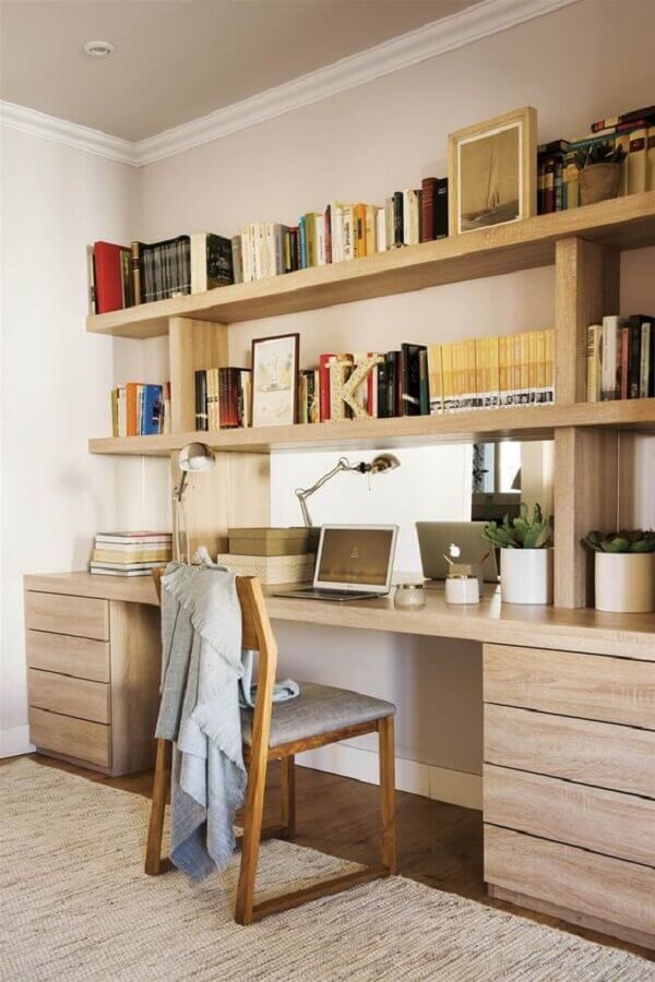 Bancada de trabalho de madeira com gavetas para decoração de home office simples Foto El Mueble