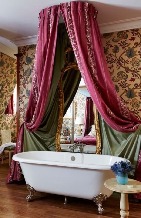 Banheira vitoriana no banheiro luxuoso estilo vintage 