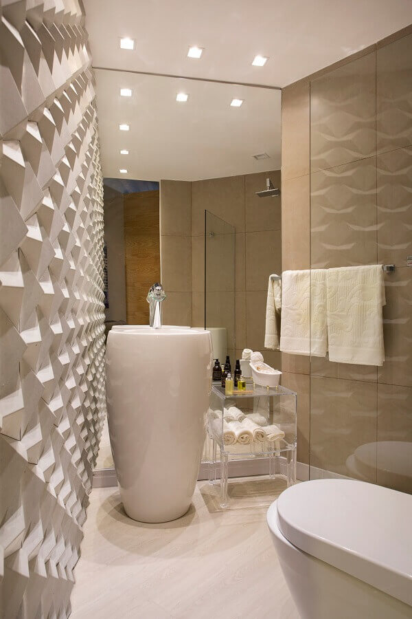 Banheiro moderno decorado com revestimento cor de camurça Foto Circuito Arq+Decor