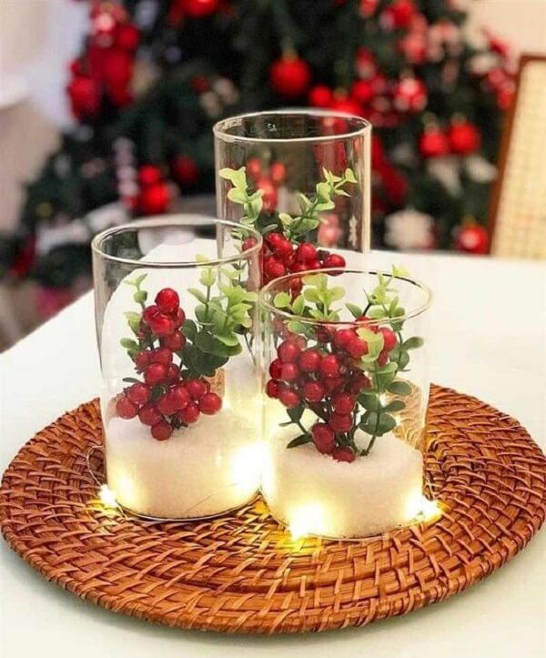 Como fazer centro de mesa de natal com copos de vidro. Fonte: Artesanato Passo a Passo
