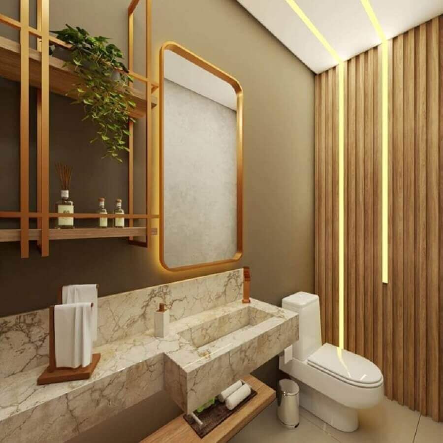 Cor camurça na parede de lavabo moderno decorado com bancada de mármore e revestimento de madeira Foto Gardesign Studio