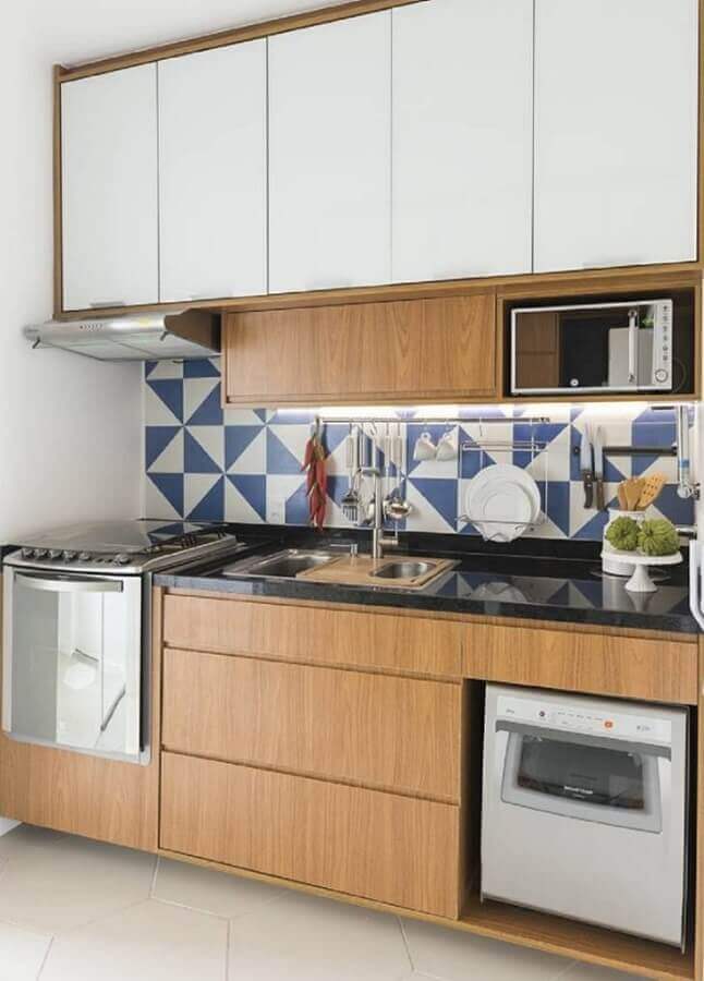 Decoração com azulejo colorido para cozinha pequena planejada Foto Estúdio URBHA