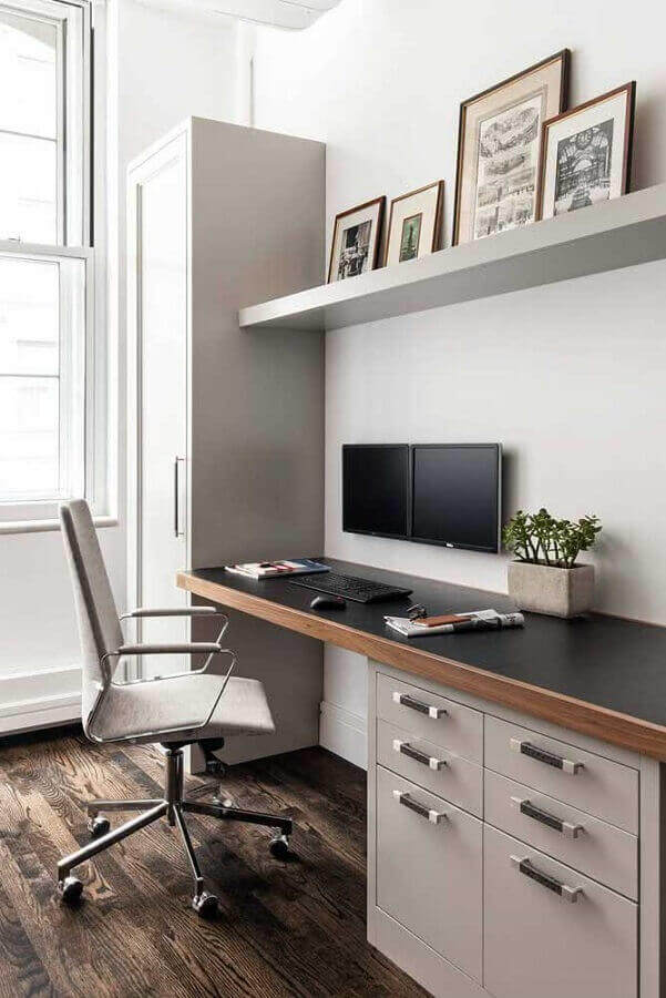  Decoração de home office clean com bancada de trabalho com gavetas Foto Achzine