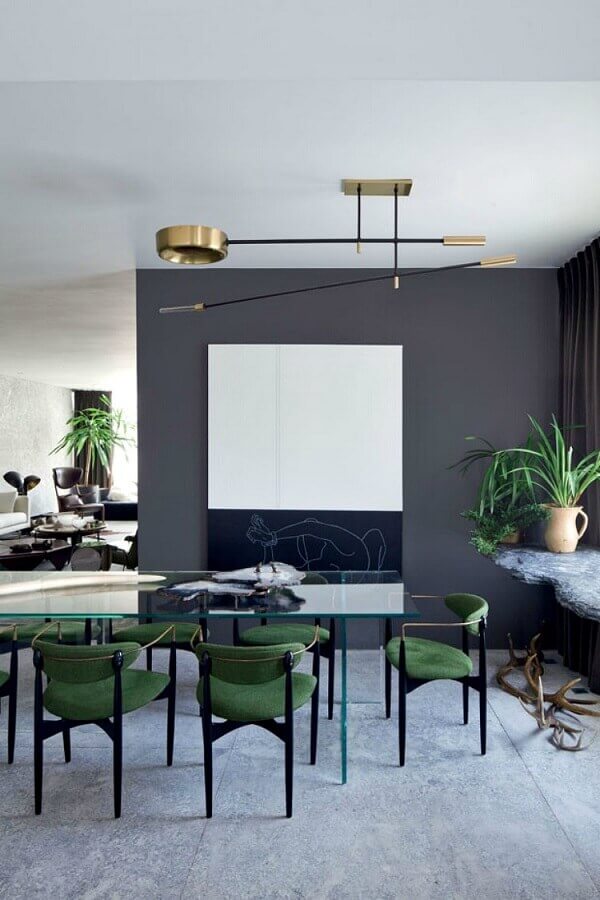 Decoração de sala de jantar com cadeira almofadada verde e mesa de vidro Foto Home Decor Ideas