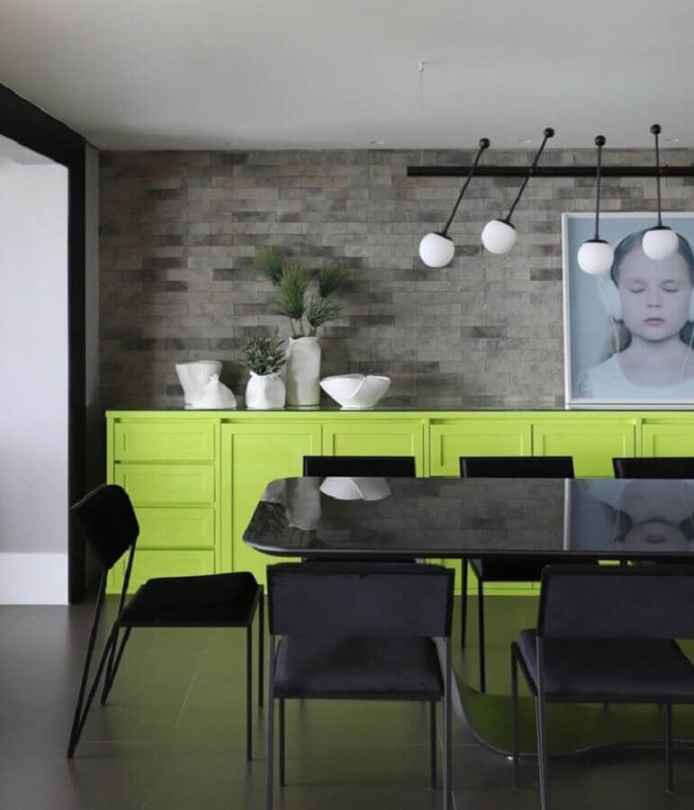 Decoração estilo industrial com balcão buffet para sala de jantar Foto Inside Arquitetura e Design