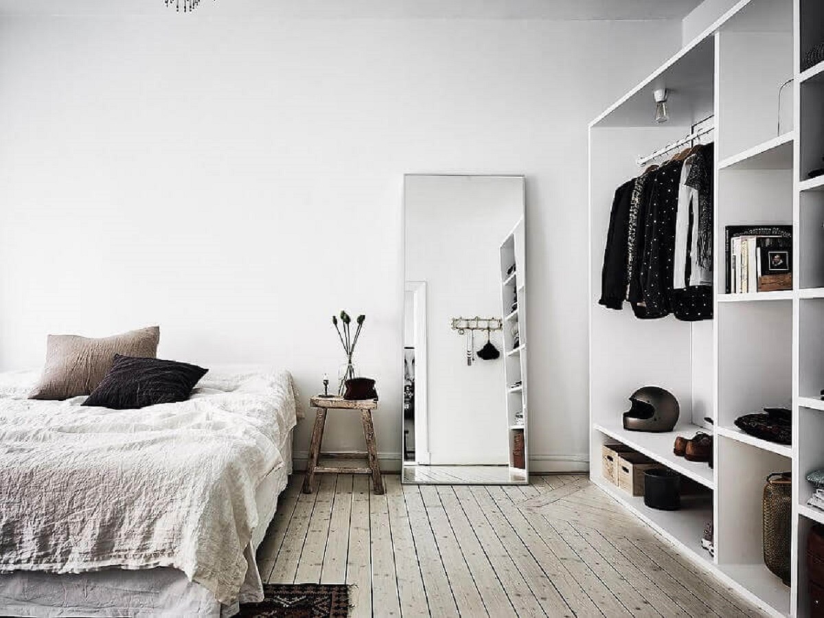 Decoração simples para quarto minimalista com espelho de corpo inteiro de chão Foto We Heart It
