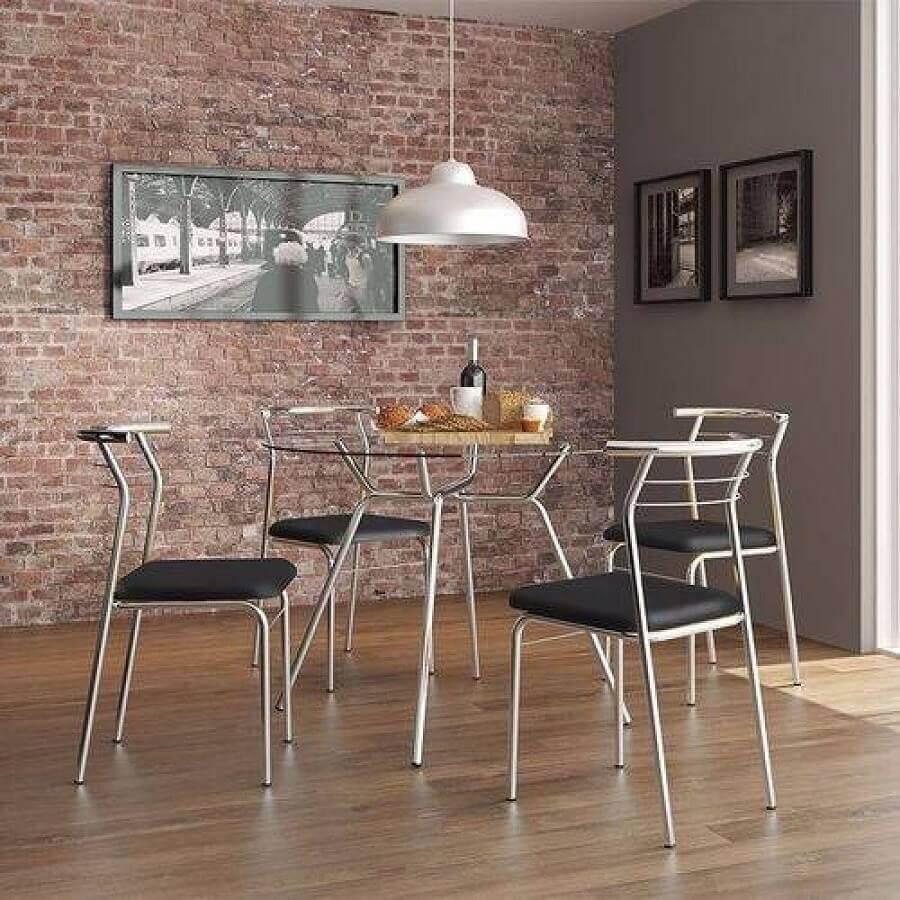 Decoração simples para sala de jantar com cadeira almofadada de metal Foto Magazine Luiza