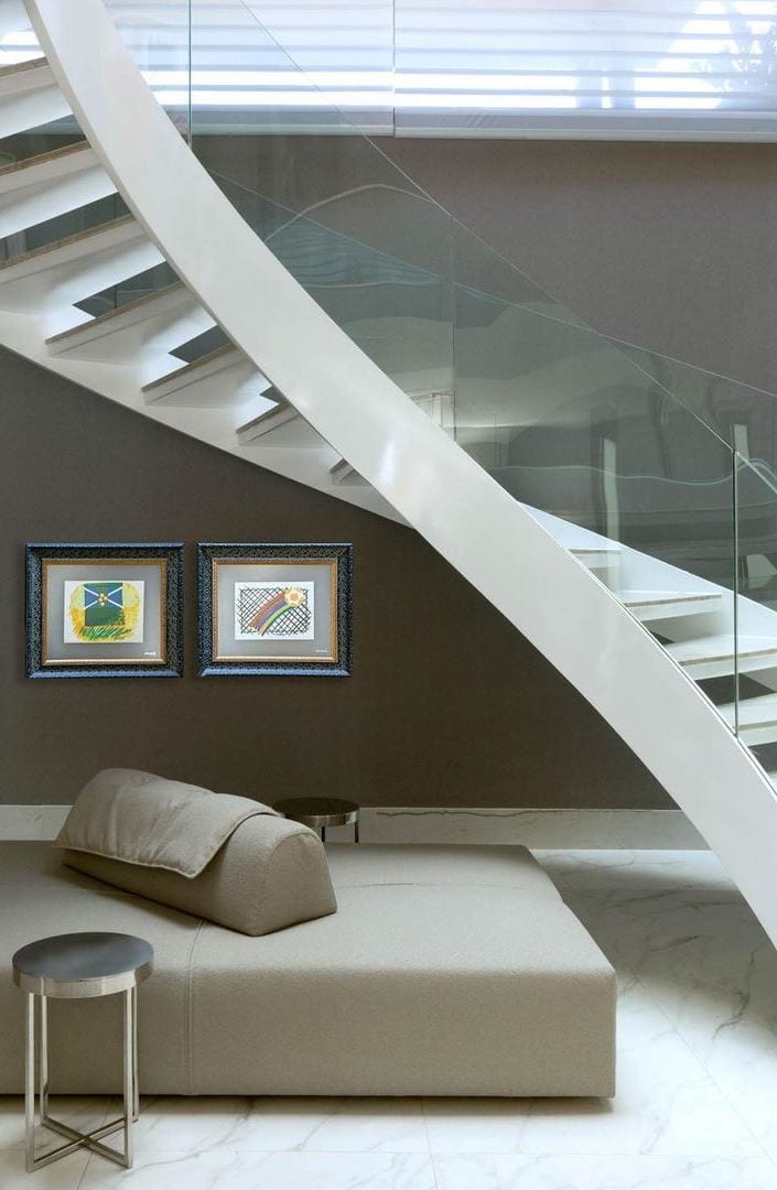  Escadas modernas com sofá bege embaixo