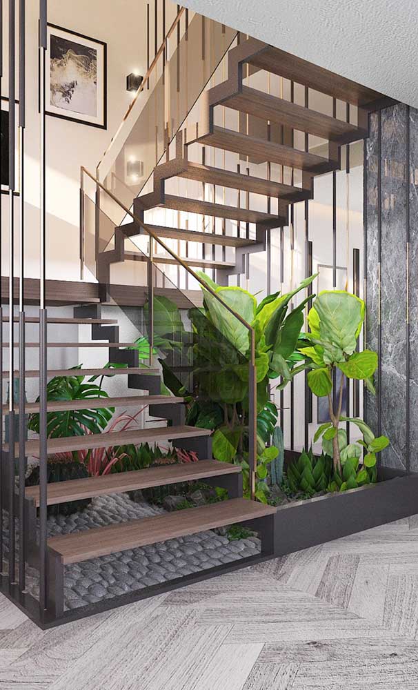 Escadas modernas de ferro e madeira decorada com plantas