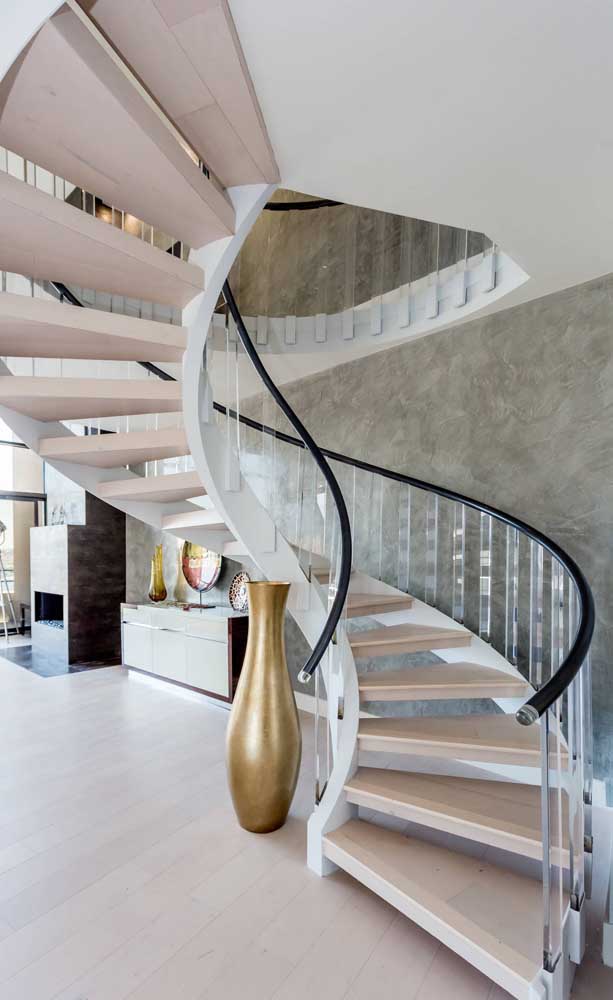 Ganhe espaço na decoração com a escada moderna caracol