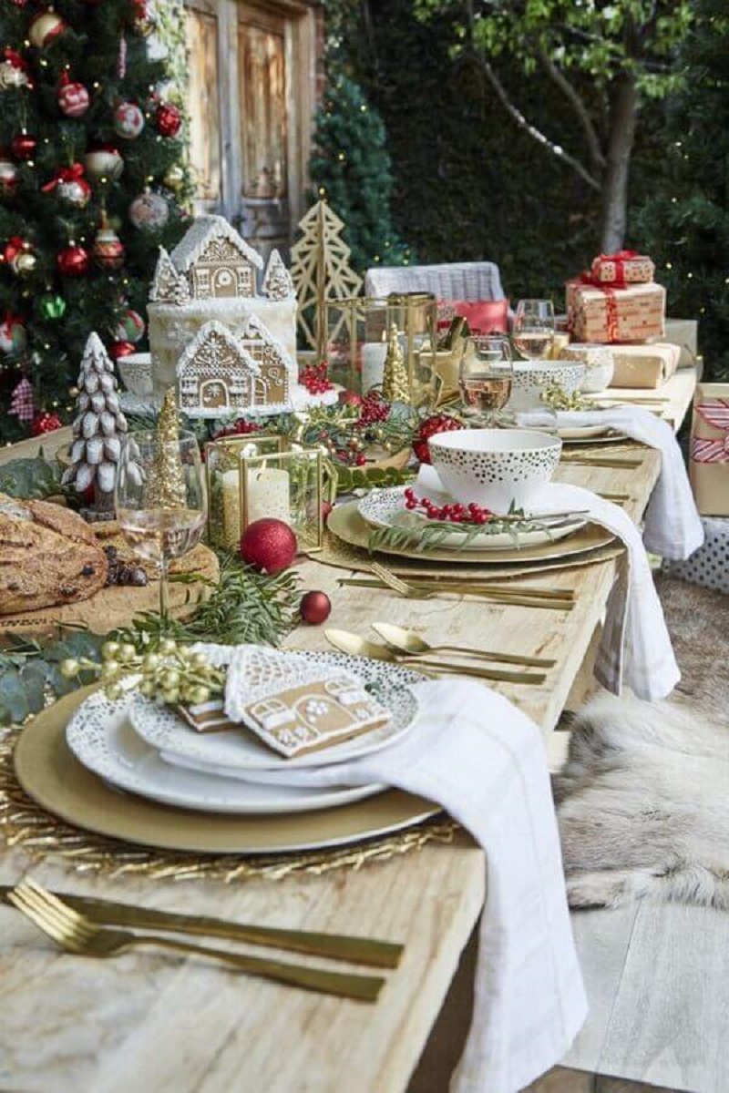 Ideia de decoração de mesa de ano novo com enfeites natalinos Foto Casa Trés Chic