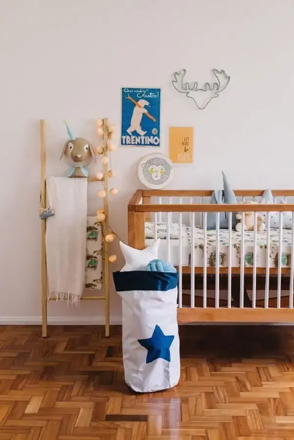 Modelo de escada para decoração de quarto de bebê. Fonte: Piá Piá