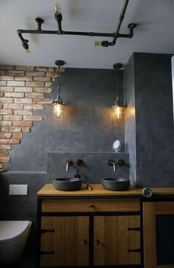 Parede de cimento queimado com detalhe em tijolinho para decoração de banheiro industrial Foto Home Designing