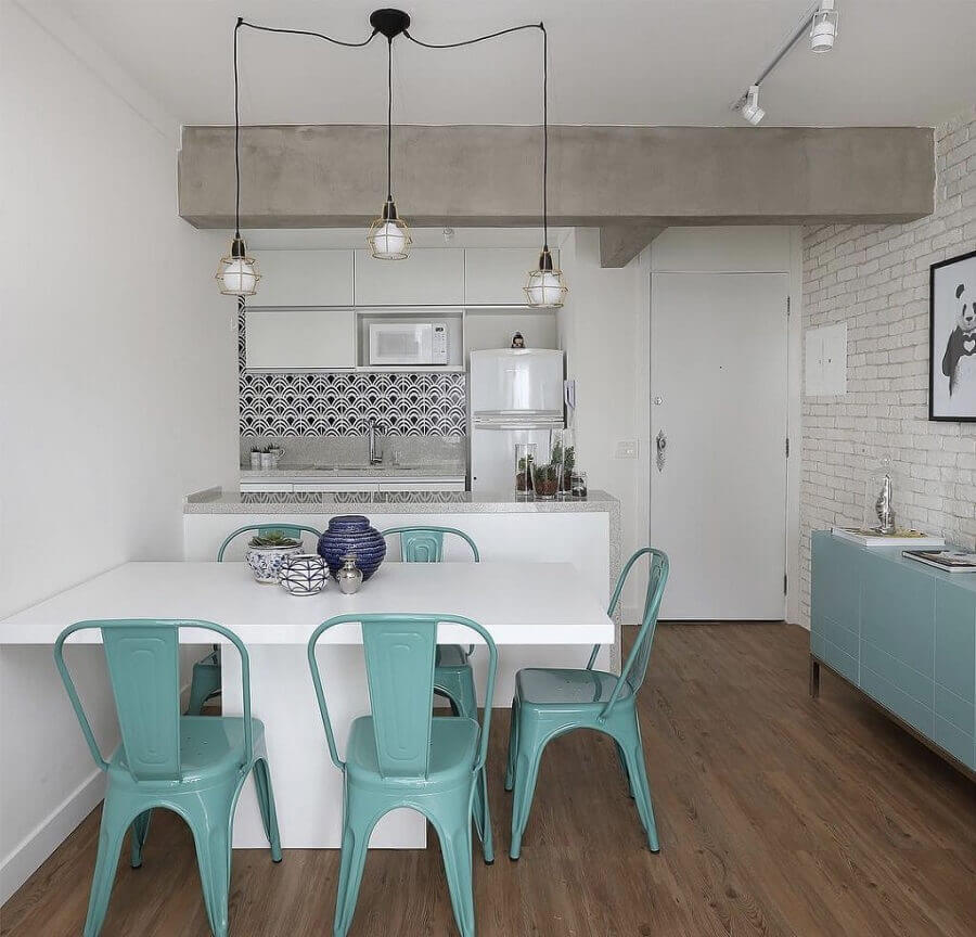 Parede de tijolinho branco para decoração de cozinha conjugada com sala de jantar pequena Foto Viviana Reis Design de Interiores