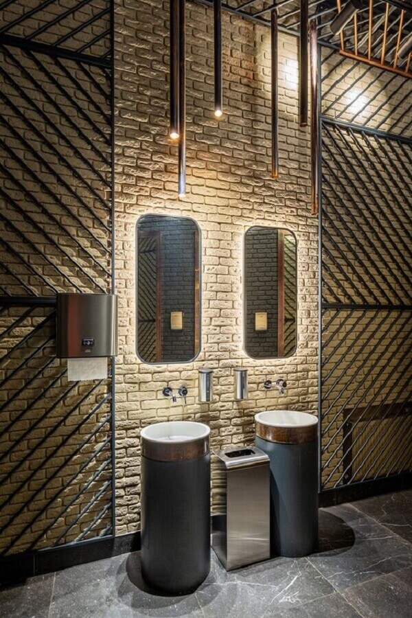Parede tijolinho para decoração de banheiro industrial moderno Foto Retail Design Blog