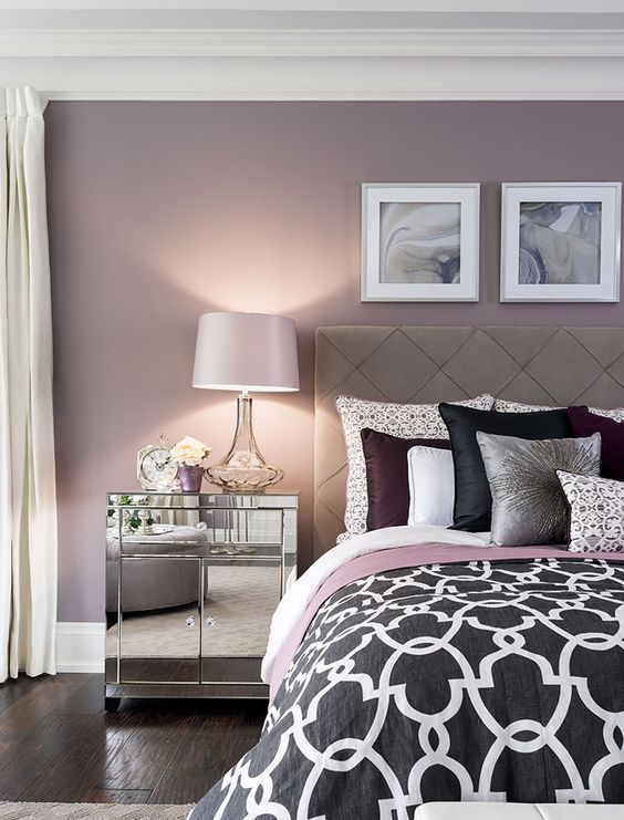 Quarto lilás com cinza escuro moderno para quarto de casal