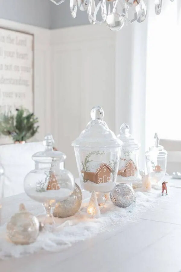 Reaproveite potes de vidro e descubra como fazer centro de mesa de natal. Fonte: Kerli Toots