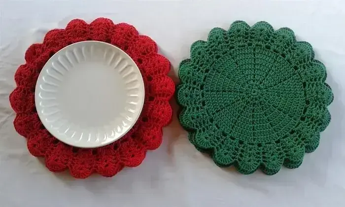 Sousplat de crochê para o natal vermelho e verde. Fonte: Ambrósia