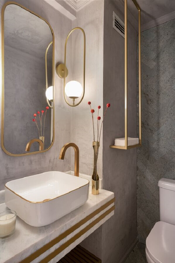 Tendências de 2022 com detalhes dourados para decoração de banheiro Foto Beatriz Quinelato Arquitetura