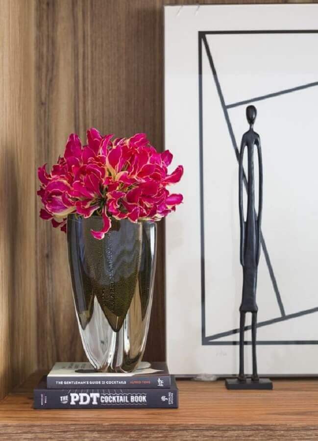 Vaso de flores para decoração de sala de estar colorida Foto Renata Maxlayne Interiores