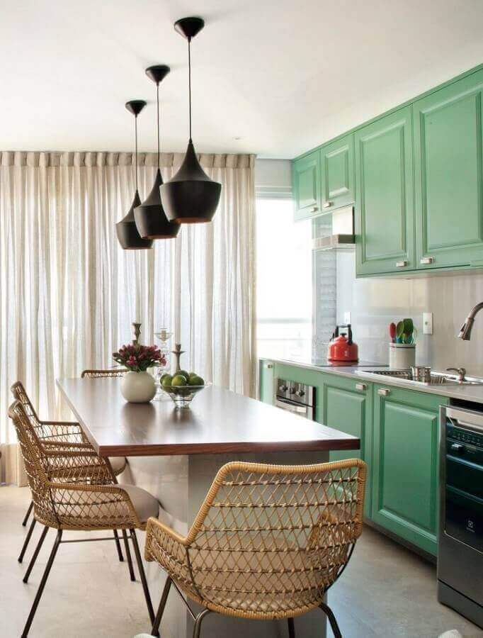 Cor verde para cozinha decorada com armário com estilo vintage