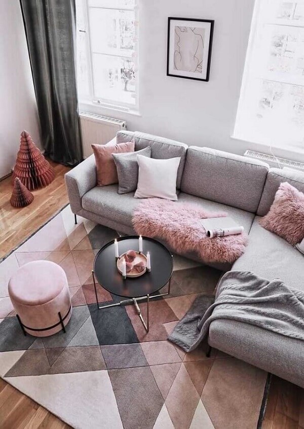 Decoração com tapete belga geometrico para sala de estar moderna