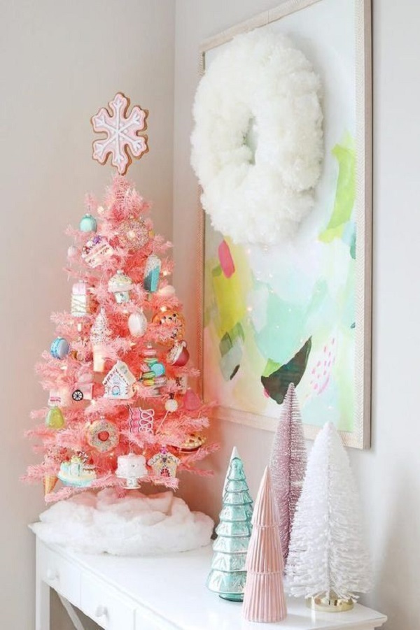  Aparador decorado com árvore de natal rosa
