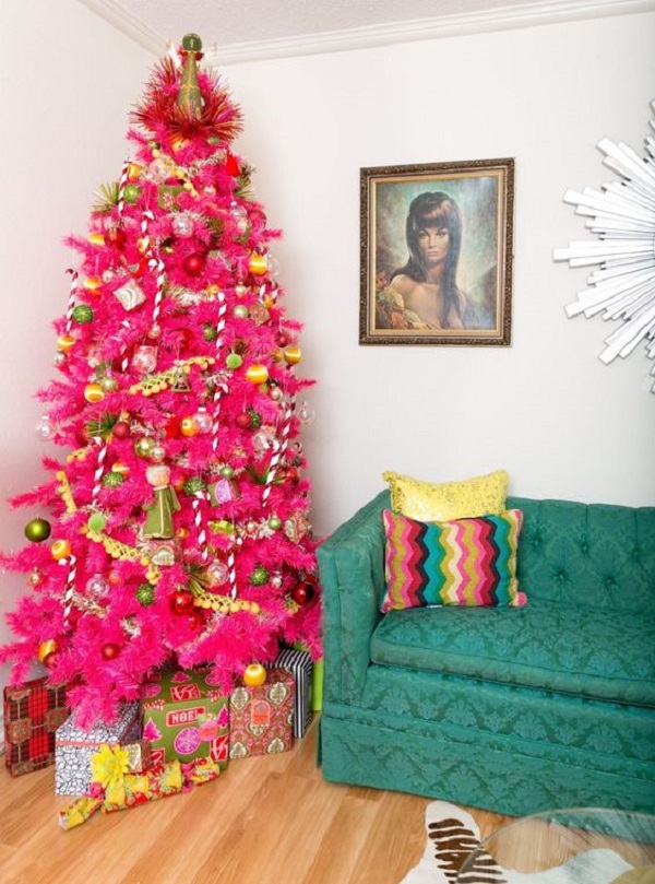 Árvore de natal rosa e verde para sala de estar retrô