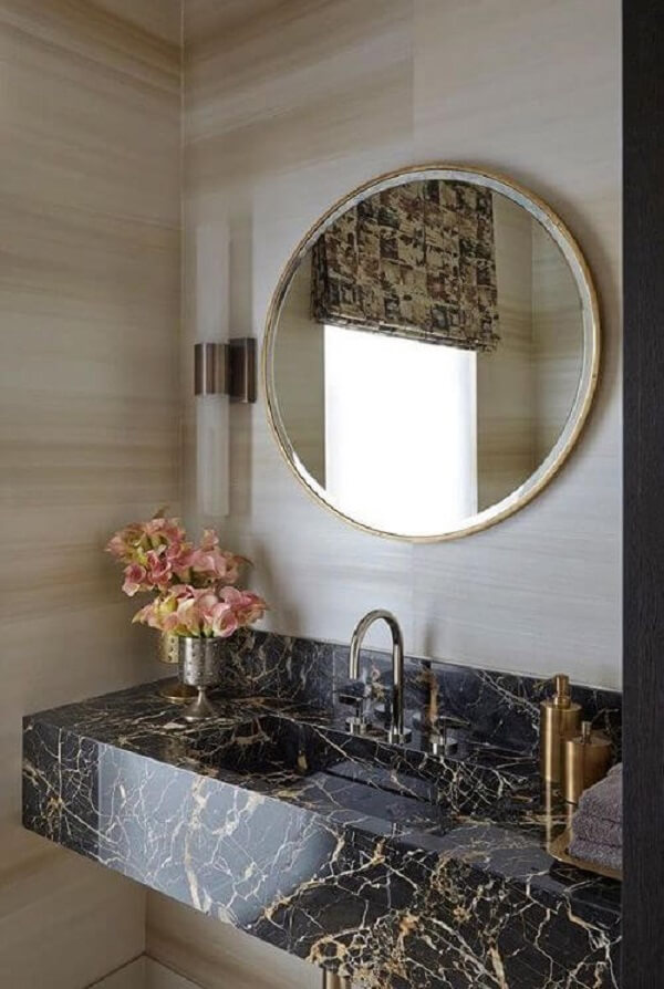 Banheiro luxuoso com cuba de porcelanato
