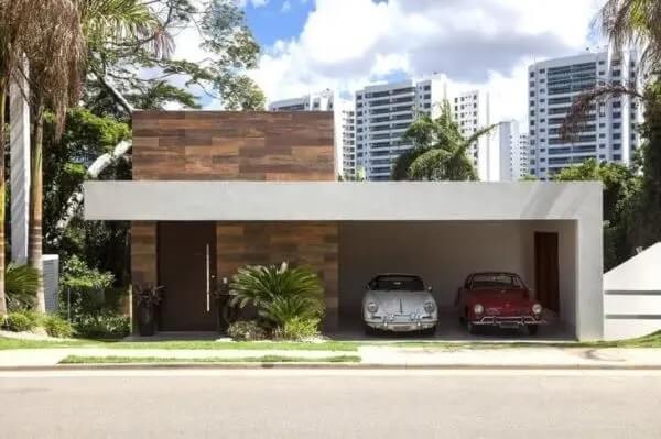 Casas com garagem lateral simples para dois carros. Fonte: Disney Quintela