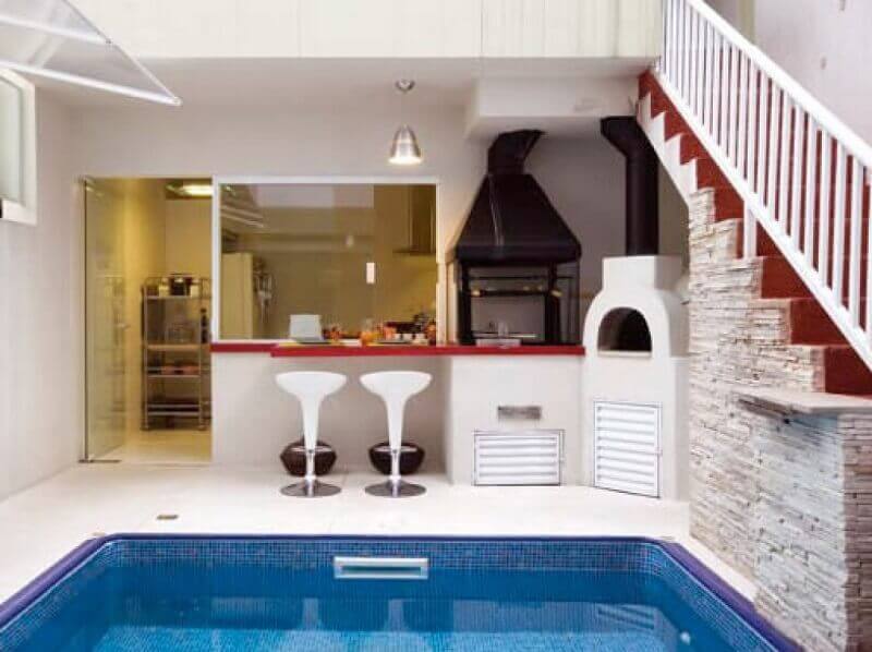Churrasqueira de vidro para decoração de espaço gourmet pequeno com piscina Foto Casa e Festa