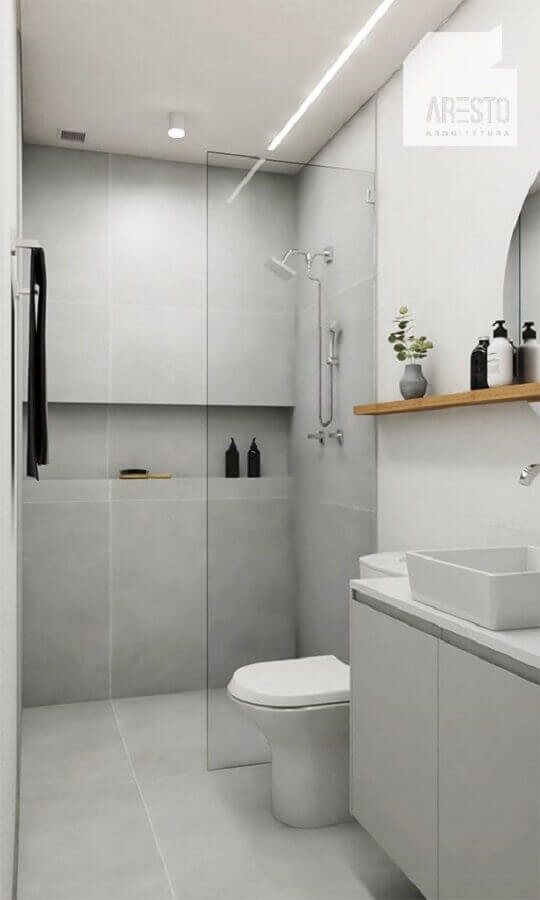Decoração clean para banheiro pequeno com nicho embutido no box Foto Aresto Arquitetura