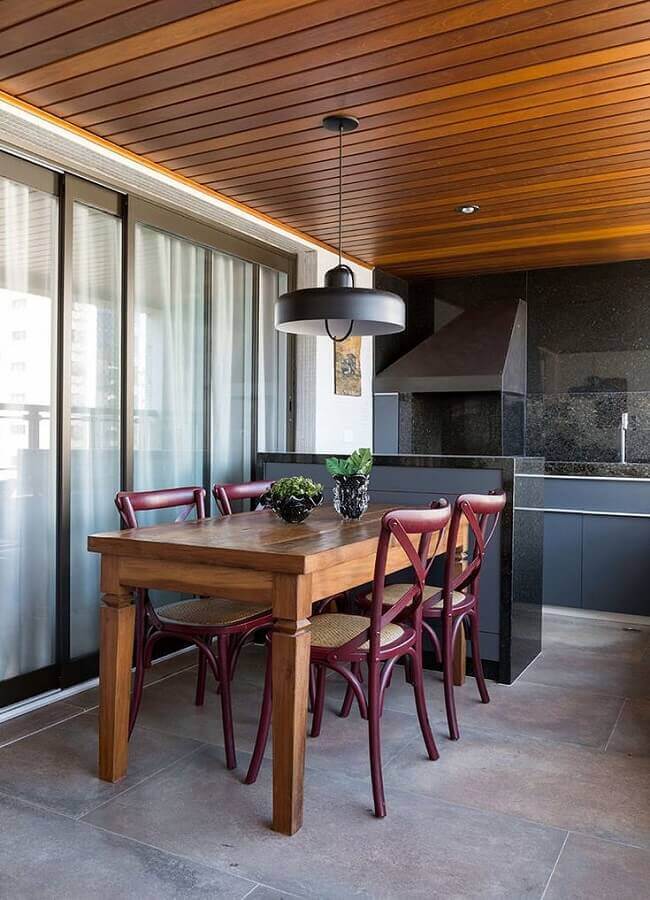 Decoração de varanda de apartamento com espaço gourmet pequeno com churrasqueira Foto Casa de Valentina