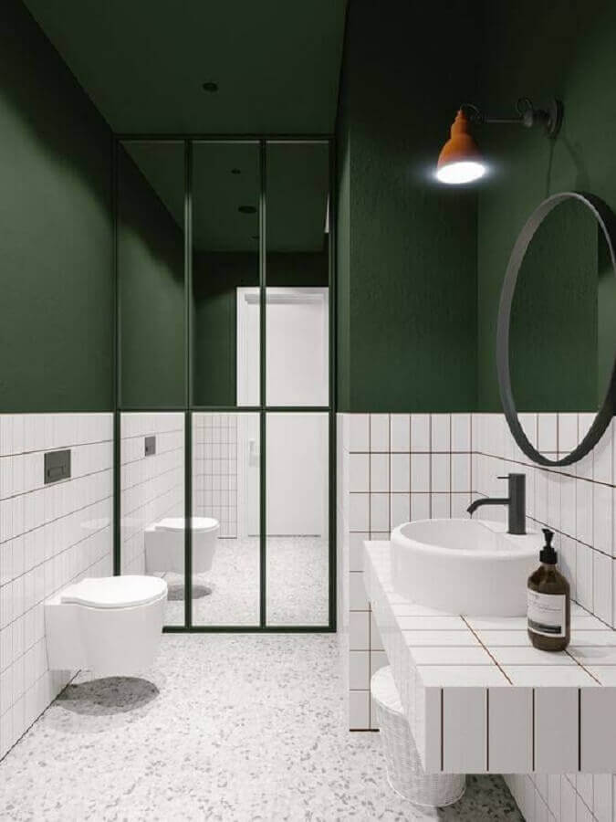 Decoração minimalista com espelho redondo para banheiro verde e branco Foto Futurist Architecture