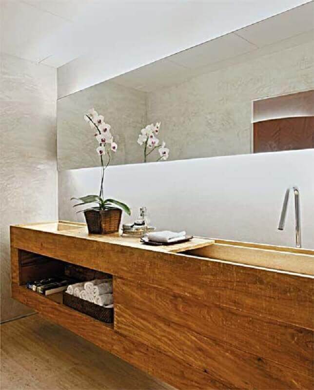 Gabinete planejado de madeira para banheiro decorado com nicho Foto Lorena Cavalcanti Arquitetura