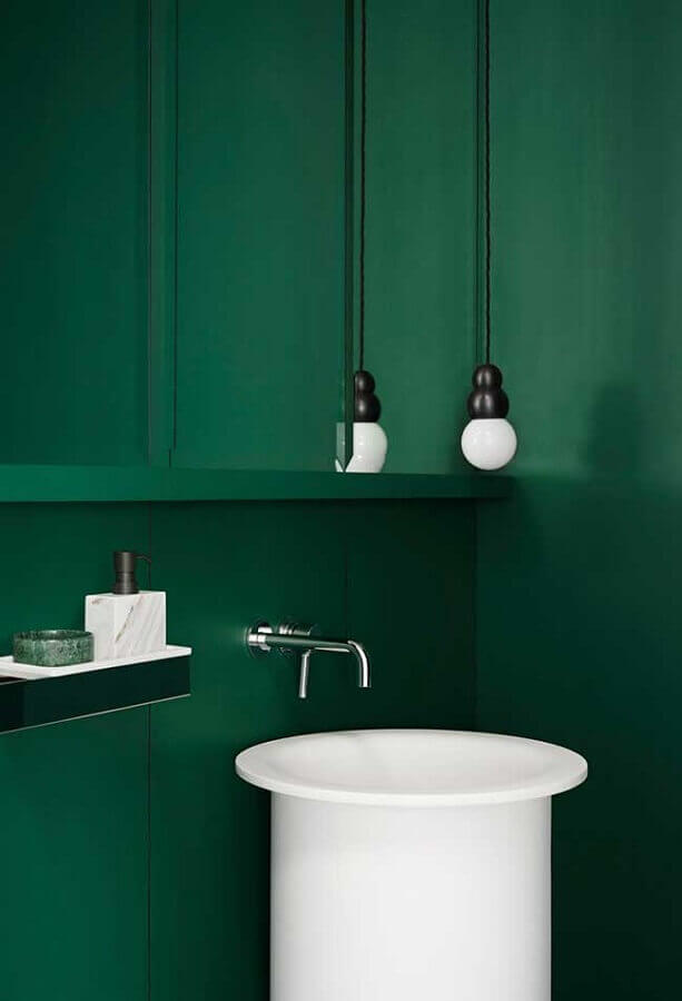 Luminária minimalista para decoração de banheiro verde Foto Archidea
