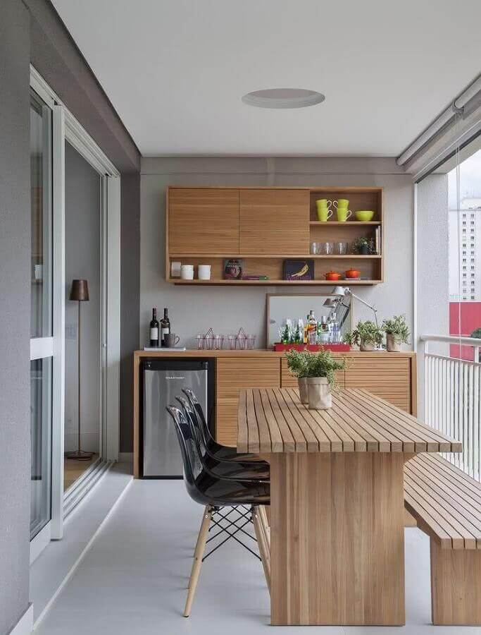 Móveis de madeira para decoração de apartamento com espaço gourmet pequeno Foto Projeto Hestia