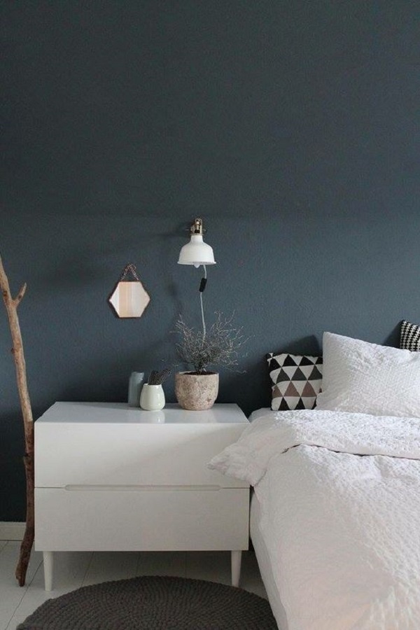 Tinta cinza azulado no quarto moderno