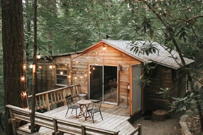 Aprenda como construir e decorar cabanas de madeira. Fonte: The Cobb Haus