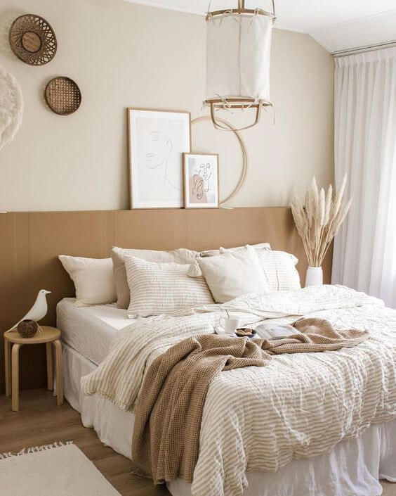 As cores neutras na decoração do quarto trazem uma energia de calma e tranquilidade